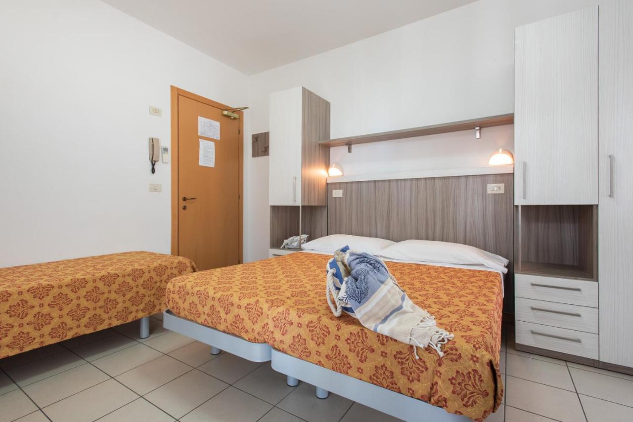 La Plata Hotel - Con Piscina Риччоне Екстер'єр фото